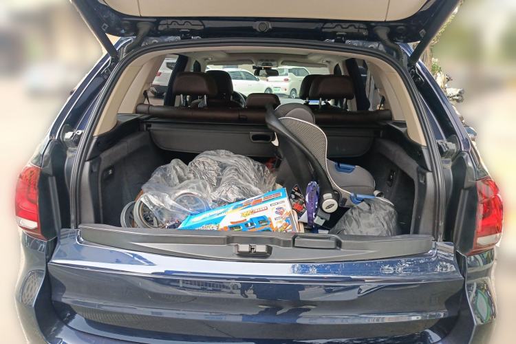 Used BMW X5 2015 xDrive28i Trunk