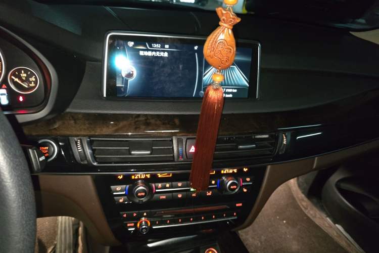 Used BMW X5 2015 xDrive28i Audio And AC Panel