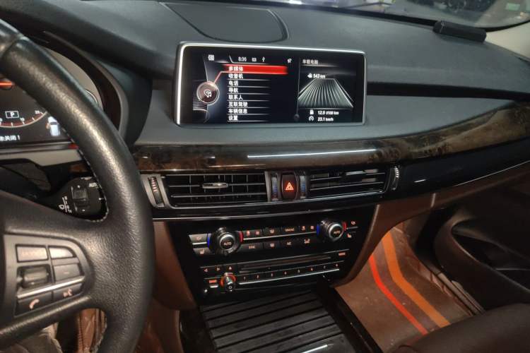 Used BMW X5 2015 xDrive28i Audio And AC Panel