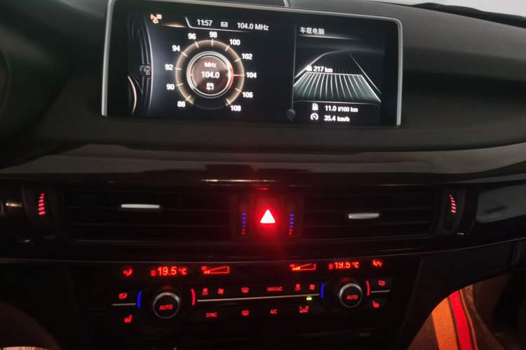 Used BMW X5 2015 xDrive28i Audio And AC Panel