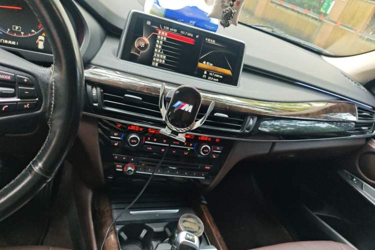 Used BMW X5 2015 xDrive28i Audio And AC Panel