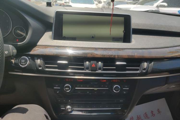 Used BMW X5 2015 xDrive28i Audio And AC Panel