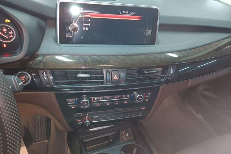 Used BMW X5 2015 xDrive28i Audio And AC Panel
