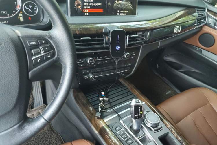 Used BMW X5 2015 xDrive28i Audio And AC Panel