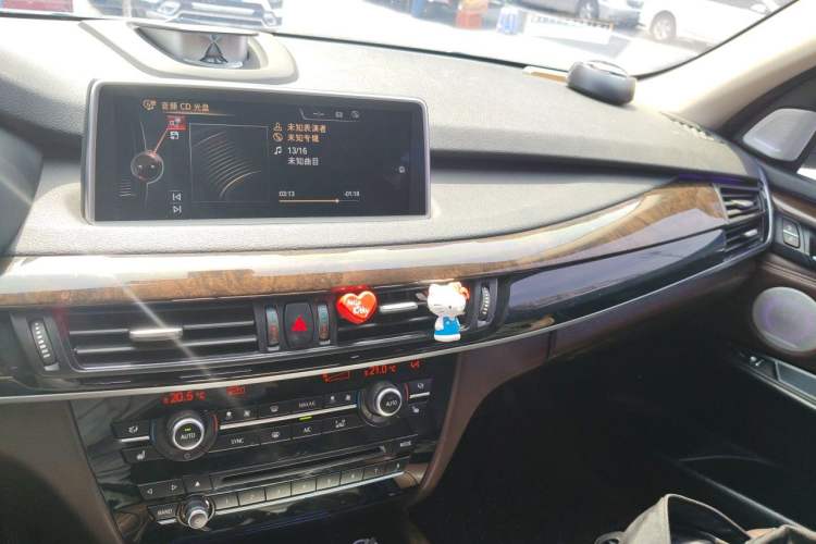 Used BMW X5 2015 xDrive28i Audio And AC Panel