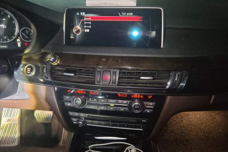 Used BMW X5 2015 xDrive28i Audio And AC Panel