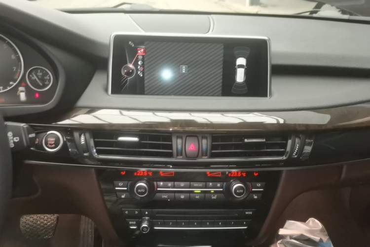 Used BMW X5 2015 xDrive28i Audio And AC Panel