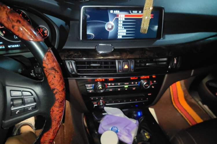 Used BMW X5 2015 xDrive28i Audio And AC Panel