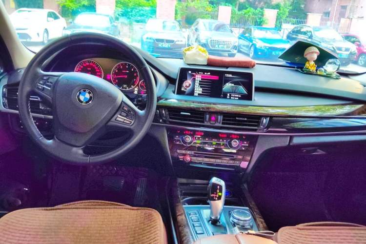 Used BMW X5 2015 xDrive28i Center Console