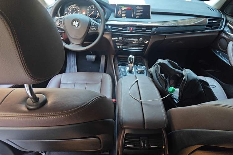 Used BMW X5 2015 xDrive28i Center Console
