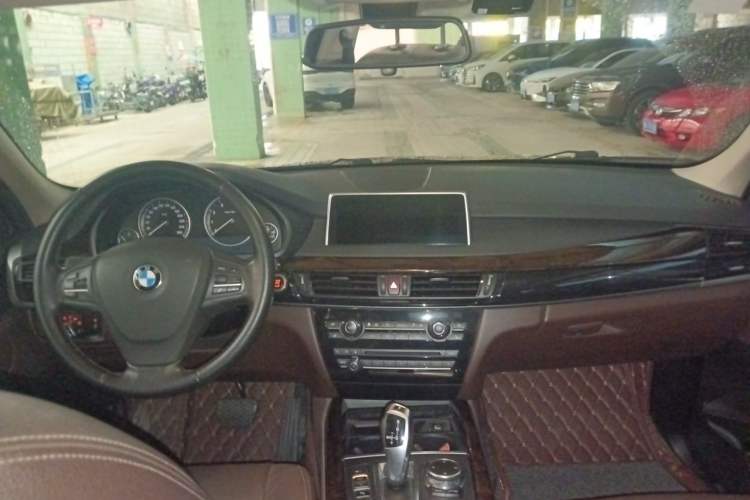 Used BMW X5 2015 xDrive28i Center Console