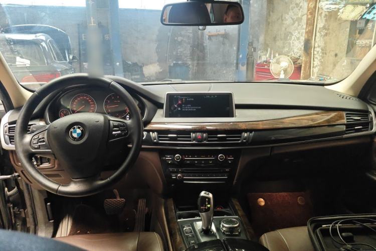 Used BMW X5 2015 xDrive28i Center Console