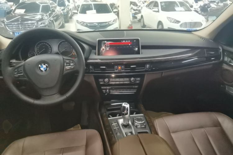 Used BMW X5 2015 xDrive28i Center Console