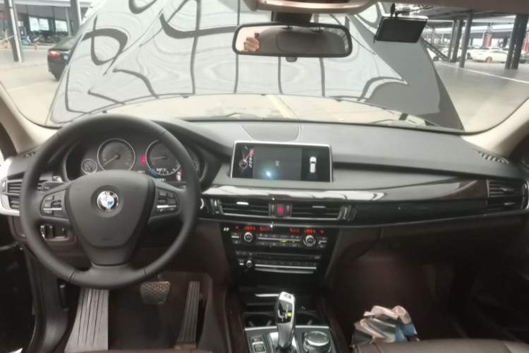 Used BMW X5 2015 xDrive28i Center Console