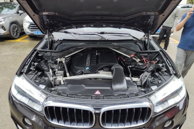 Used BMW X5  Engine Bay