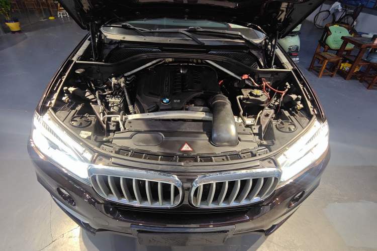Used BMW X5 2015 xDrive35i U.S. specification Engine Bay