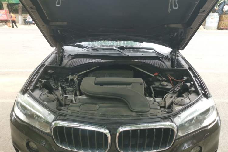 Used BMW X5 2015 xDrive28i Engine Bay