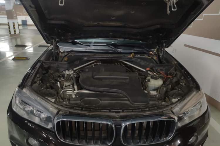 Used BMW X5 2015 xDrive28i Engine Bay