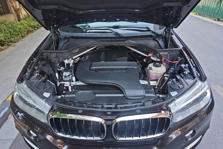 Used BMW X5 2015 xDrive28i Engine Bay