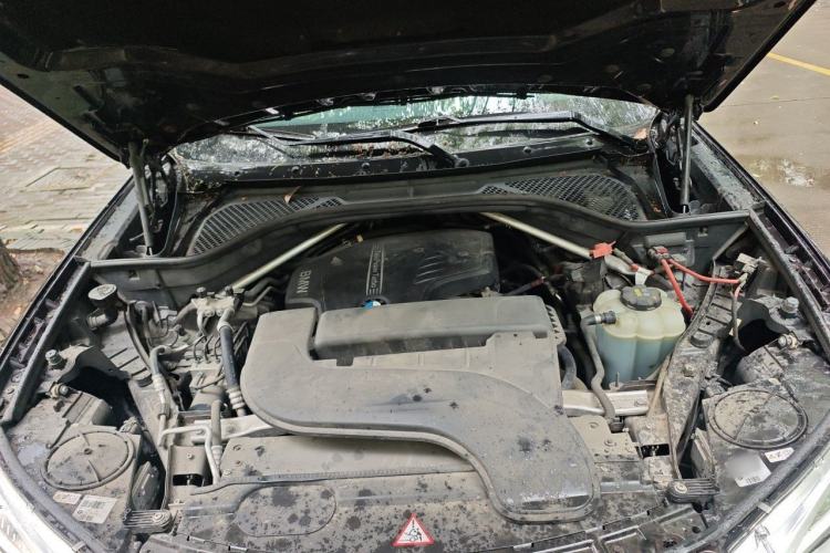 Used BMW X5 2015 xDrive28i Engine Bay