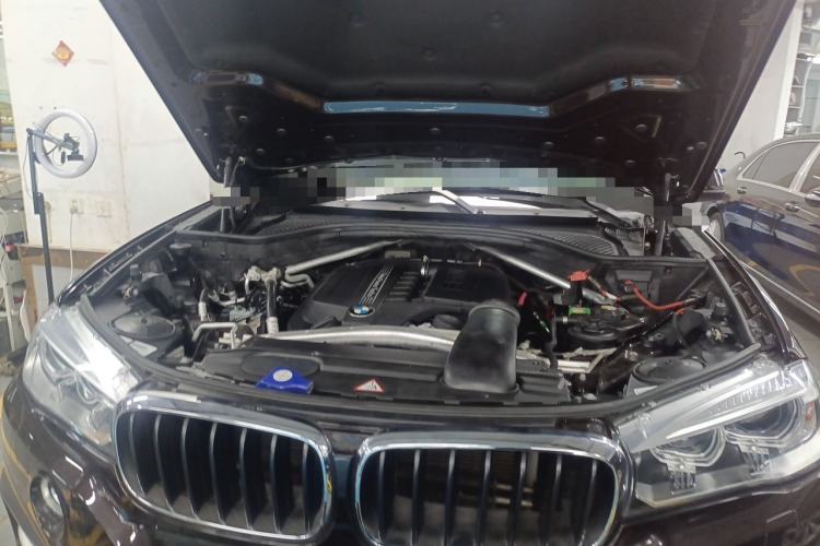 Used BMW X5  Engine Bay
