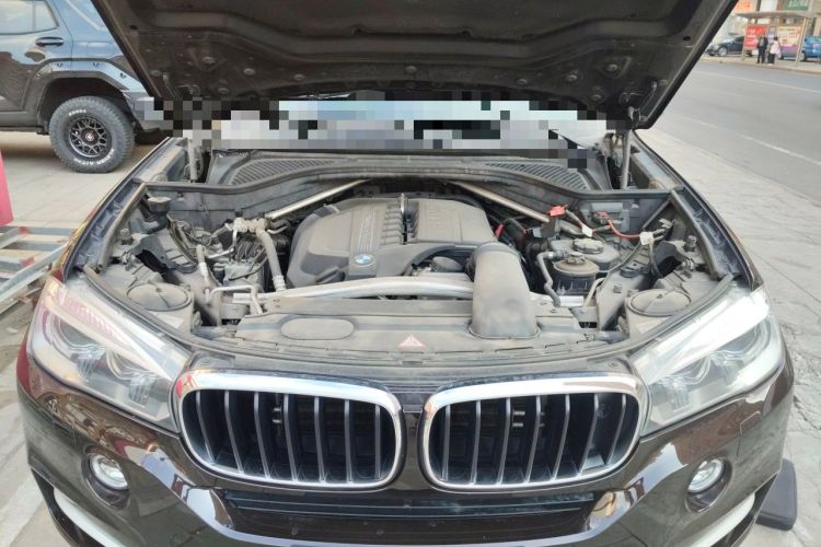 Used BMW X5  Engine Bay