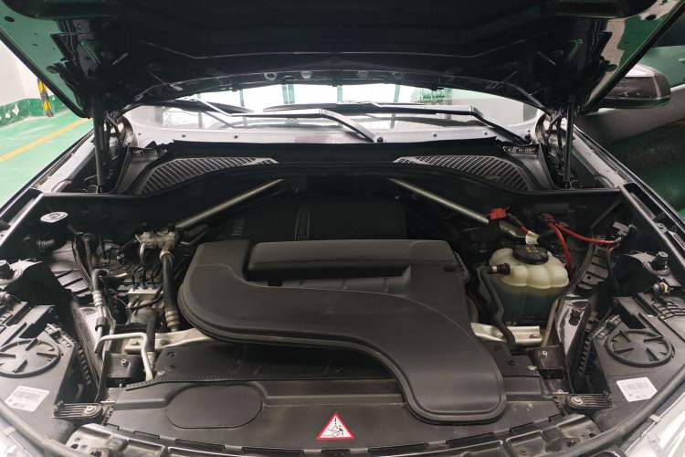 Used BMW X5 2015 xDrive28i Engine Bay