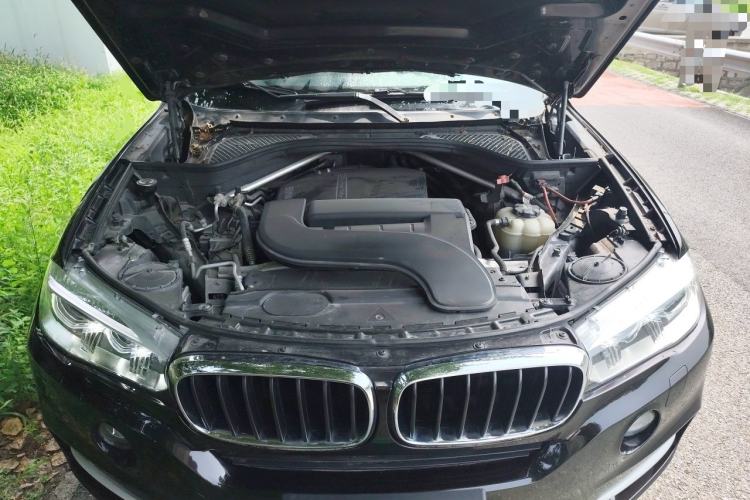 Used BMW X5 2015 xDrive28i Engine Bay