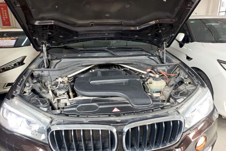 Used BMW X5 2015 xDrive28i Engine Bay