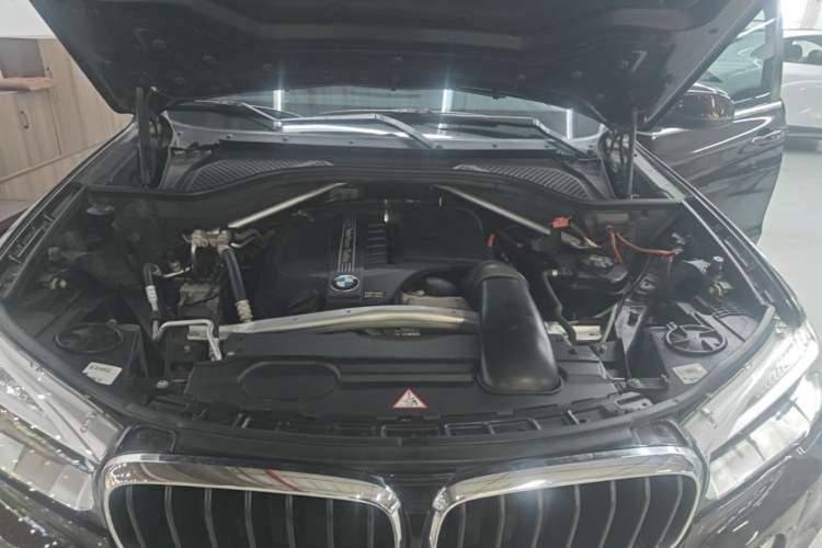 Used BMW X5 2015 xDrive35i U.S. specification Engine Bay