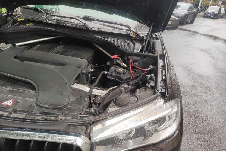 Used BMW X5 2015 xDrive28i Engine Bay Left