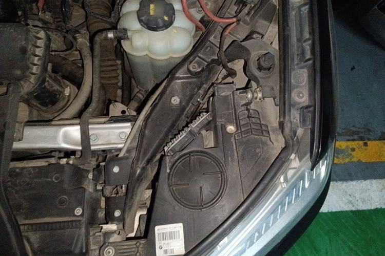 Used BMW X5 2015 xDrive28i Engine Bay Left