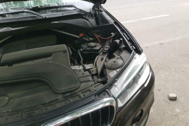 Used BMW X5 2015 xDrive28i Engine Bay Left