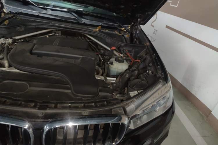 Used BMW X5 2015 xDrive28i Engine Bay Left
