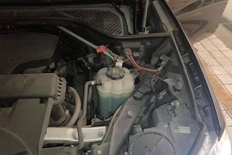 Used BMW X5 2015 xDrive28i Engine Bay Left
