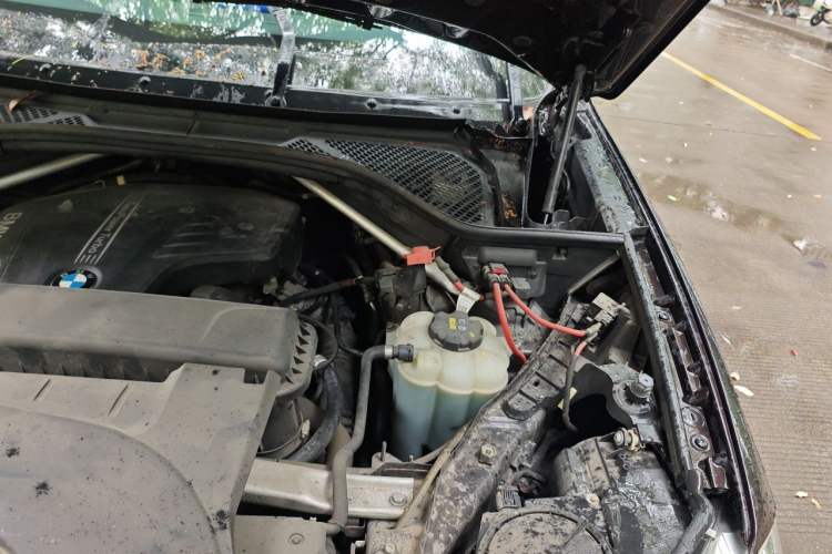 Used BMW X5 2015 xDrive28i Engine Bay Left