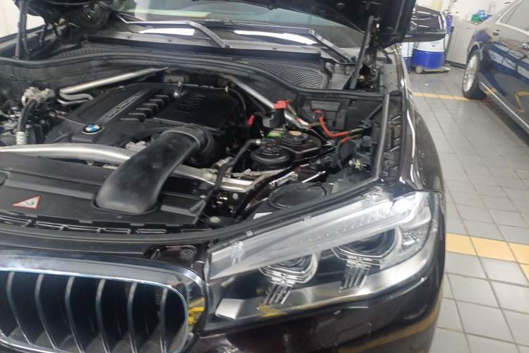 Used BMW X5  Engine Bay Left