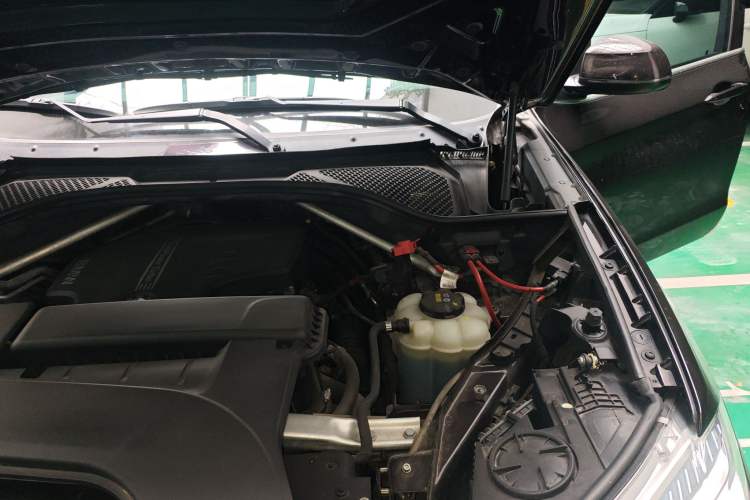 Used BMW X5 2015 xDrive28i Engine Bay Left