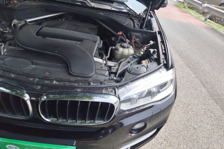 Used BMW X5 2015 xDrive28i Engine Bay Left