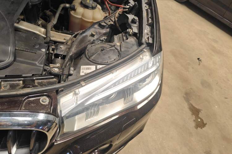 Used BMW X5 2015 xDrive28i Engine Bay Left