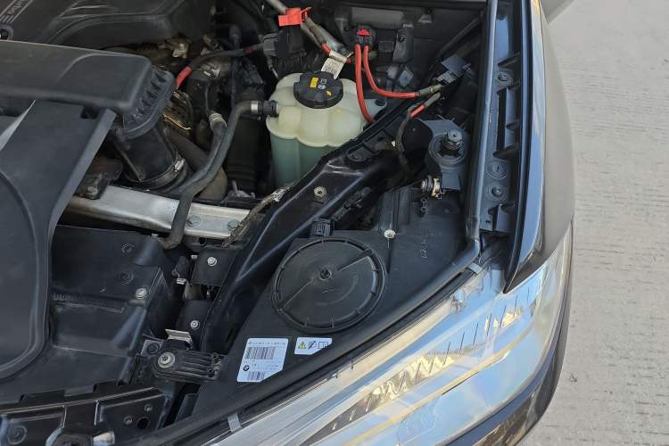 Used BMW X5 2015 xDrive28i Engine Bay Left