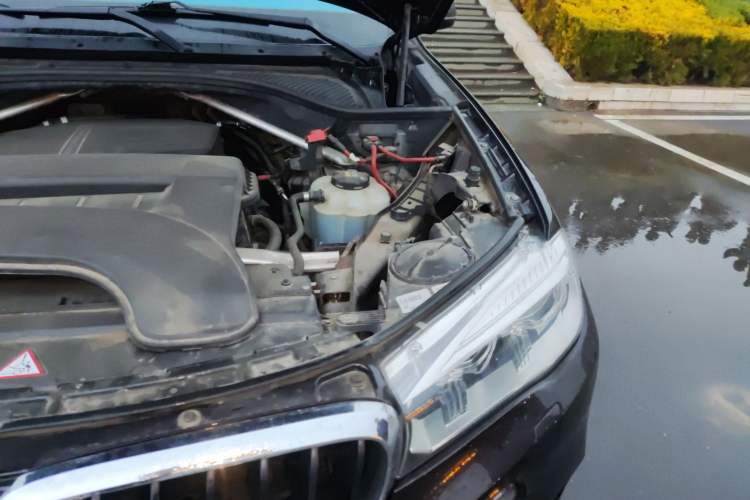 Used BMW X5 2015 xDrive28i Engine Bay Left
