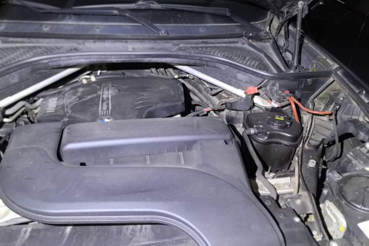 Used BMW X5 2015 xDrive28i Engine Bay Left