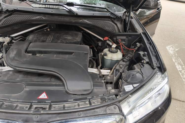 Used BMW X5 2015 xDrive28i Engine Bay Left