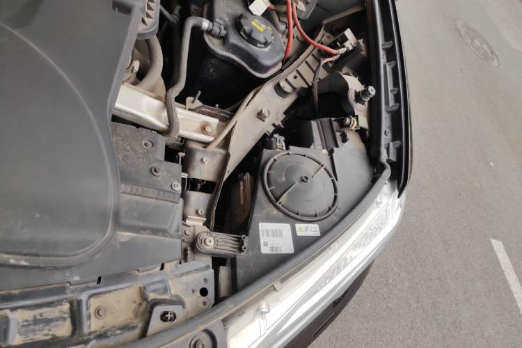 Used BMW X5 2015 xDrive28i Engine Bay Left
