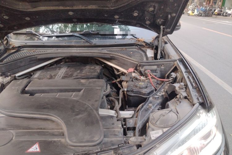 Used BMW X5 2015 xDrive28i Engine Bay Left