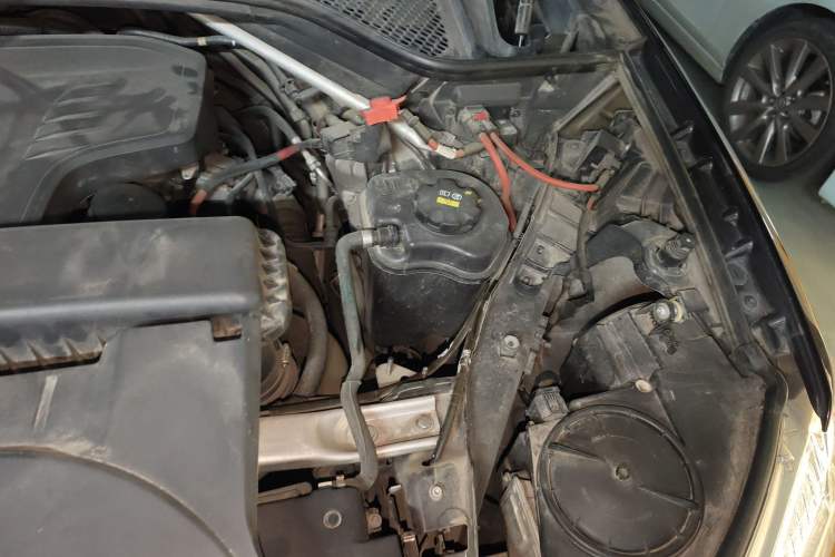 Used BMW X5 2015 xDrive28i Engine Bay Left