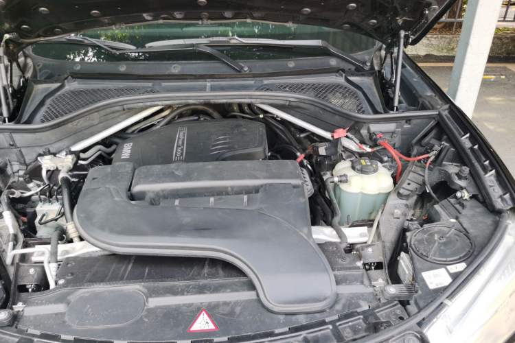 Used BMW X5 2015 xDrive28i Engine Bay Left