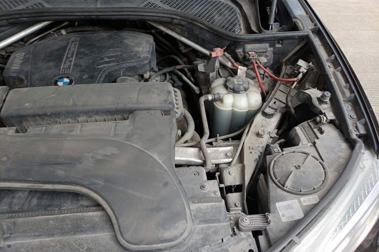 Used BMW X5 2015 xDrive28i Engine Bay Left