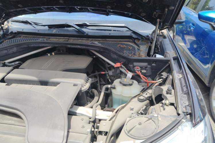 Used BMW X5 2015 xDrive28i Engine Bay Left